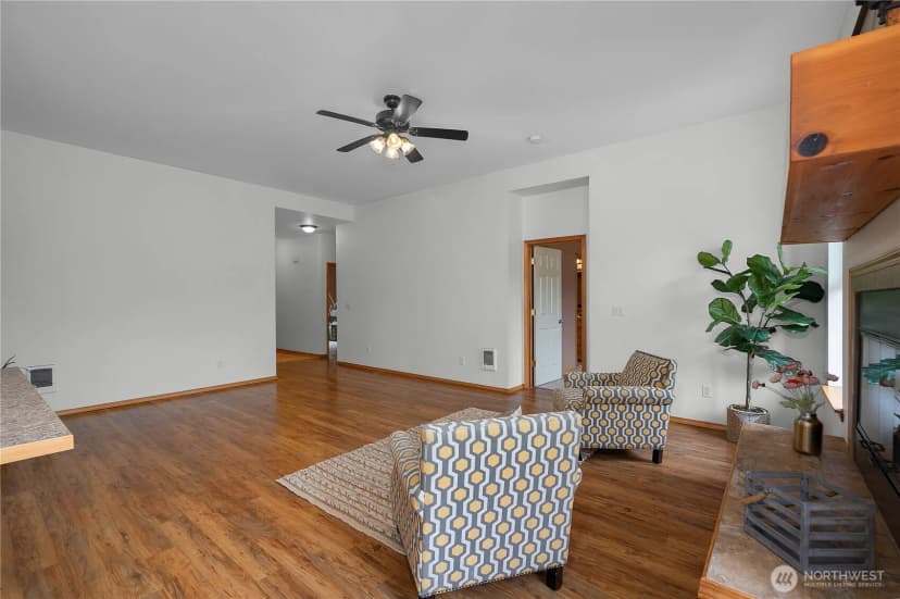Property photo for 321 E Penzance Road, Shelton photo 9