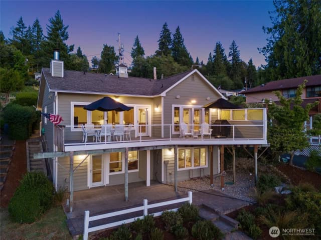 Property photo for 9941 Mariner Drive Nw, Olympia photo 3