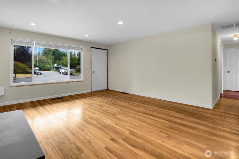 Property photo for 2528 166th Avenue Ne, Bellevue photo 15