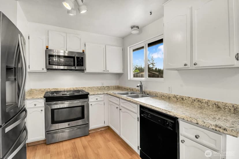 Property photo for 2528 166th Avenue Ne, Bellevue photo 6