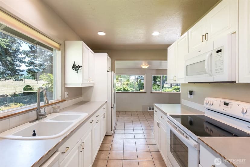 Property photo for 31 Mcfarland Drive, Sequim photo 16