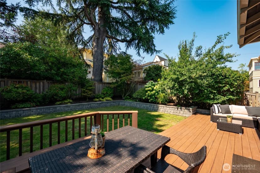 Property photo for 4227 Meridian Avenue N, Seattle photo 32