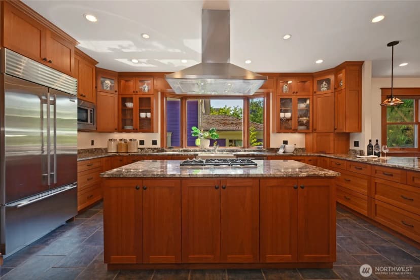 Property photo for 4227 Meridian Avenue N, Seattle photo 12