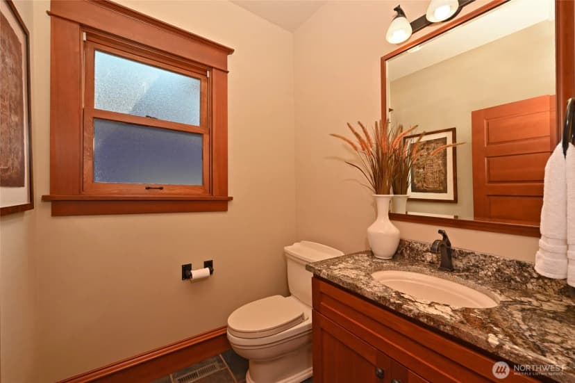 Property photo for 4227 Meridian Avenue N, Seattle photo 11