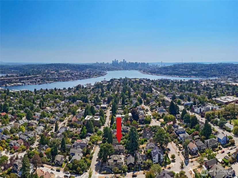 Property photo for 4227 Meridian Avenue N, Seattle photo 36