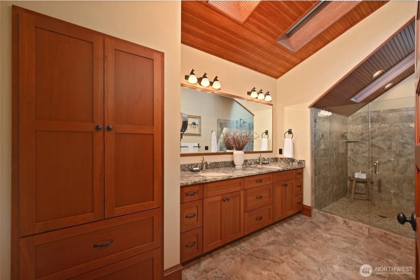 Property photo for 4227 Meridian Avenue N, Seattle photo 26