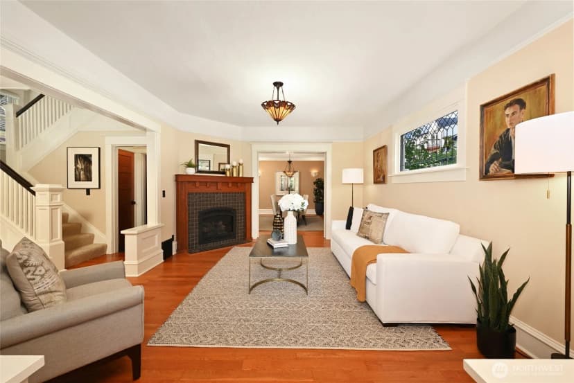 Property photo for 4227 Meridian Avenue N, Seattle photo 8