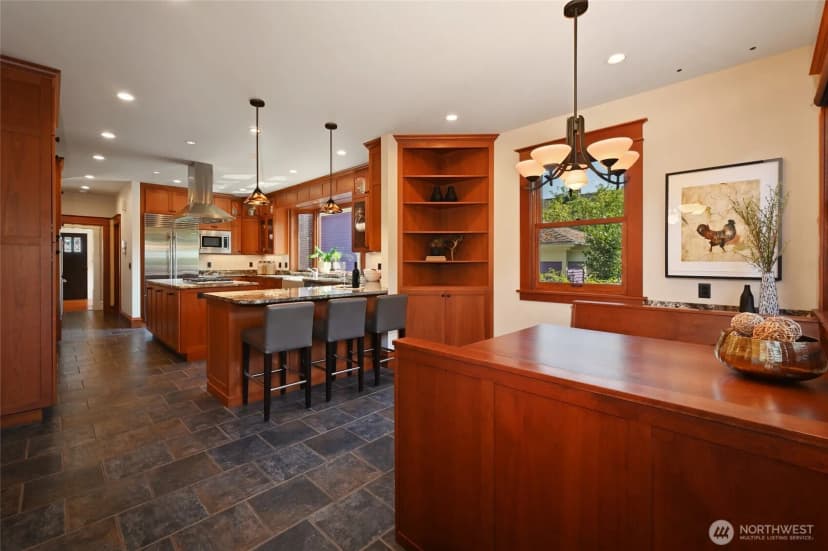 Property photo for 4227 Meridian Avenue N, Seattle photo 17