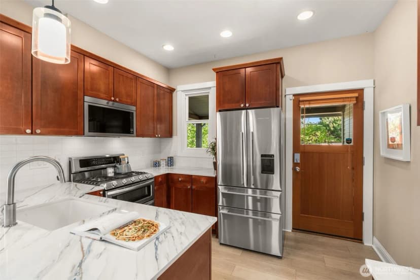 Property photo for 4502 Cascadia Avenue S, Seattle photo 8