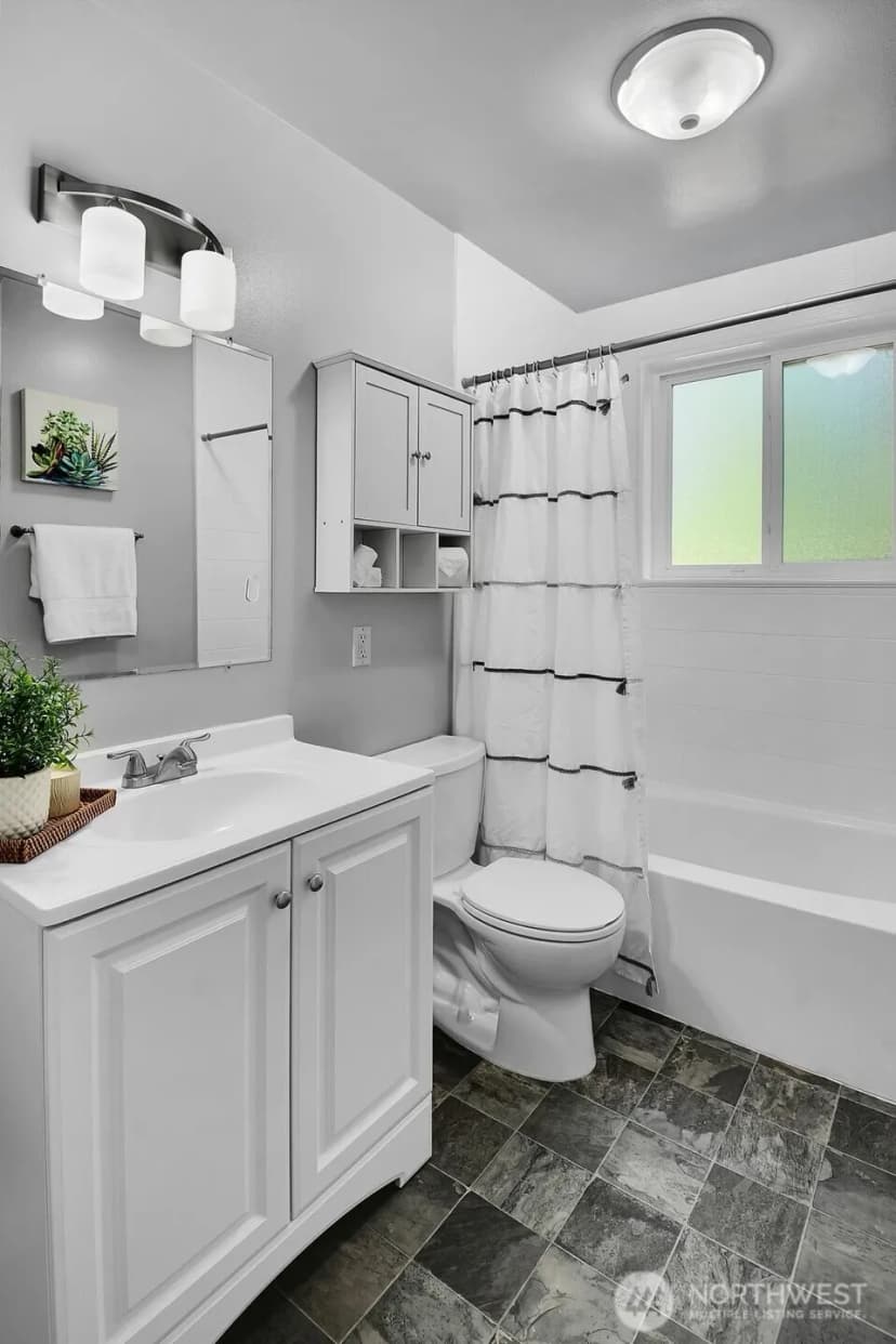 Property photo for 810 S 301st Place, Federal Way photo 13