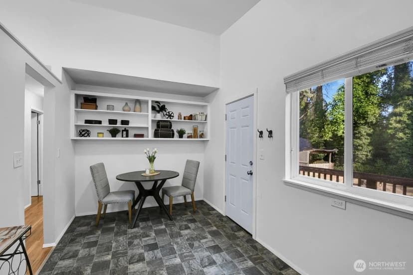 Property photo for 810 S 301st Place, Federal Way photo 9