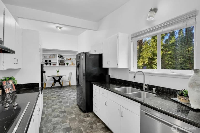 Property photo for 810 S 301st Place, Federal Way photo 8