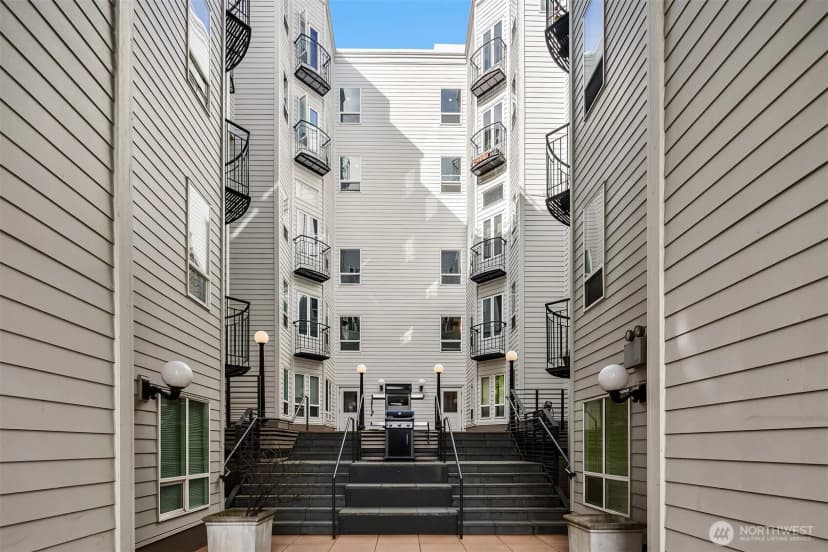 Property photo for 3028 Western Avenue #501, Seattle photo 17
