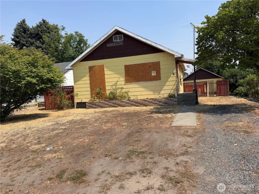 Property photo for 20 N Elm Street, Omak