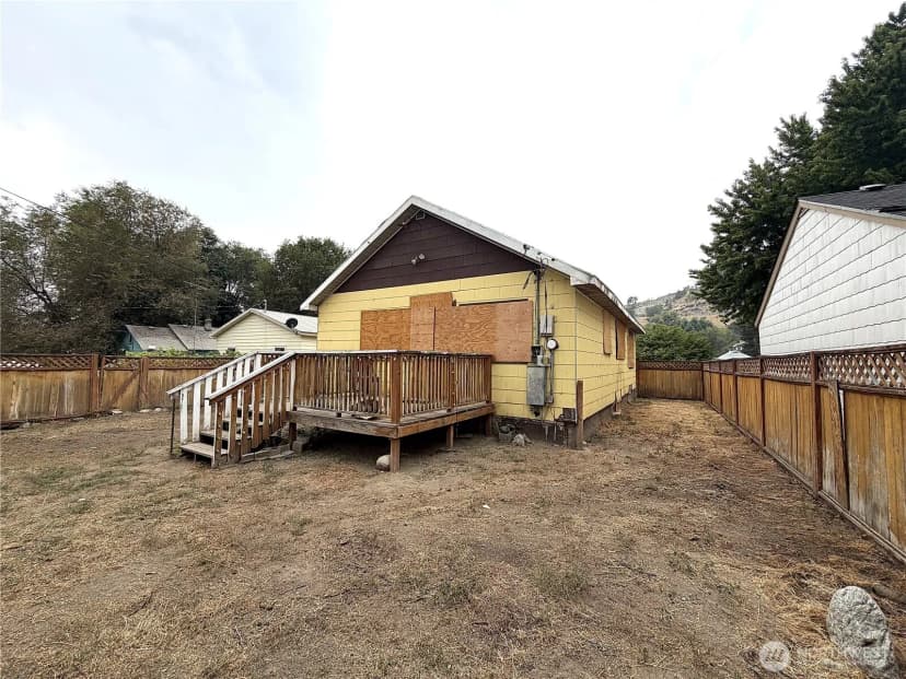 Property photo for 20 N Elm Street, Omak photo 3