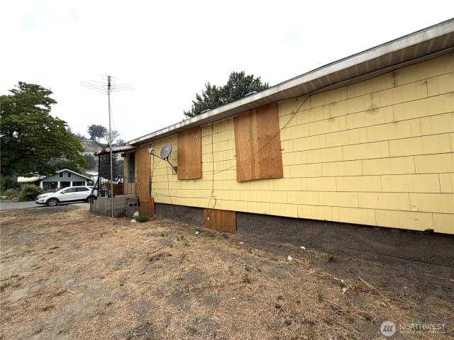 Property photo for 20 N Elm Street, Omak photo 2