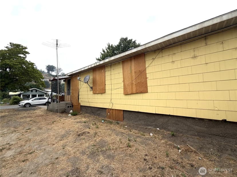 Property photo for 20 N Elm Street, Omak photo 2