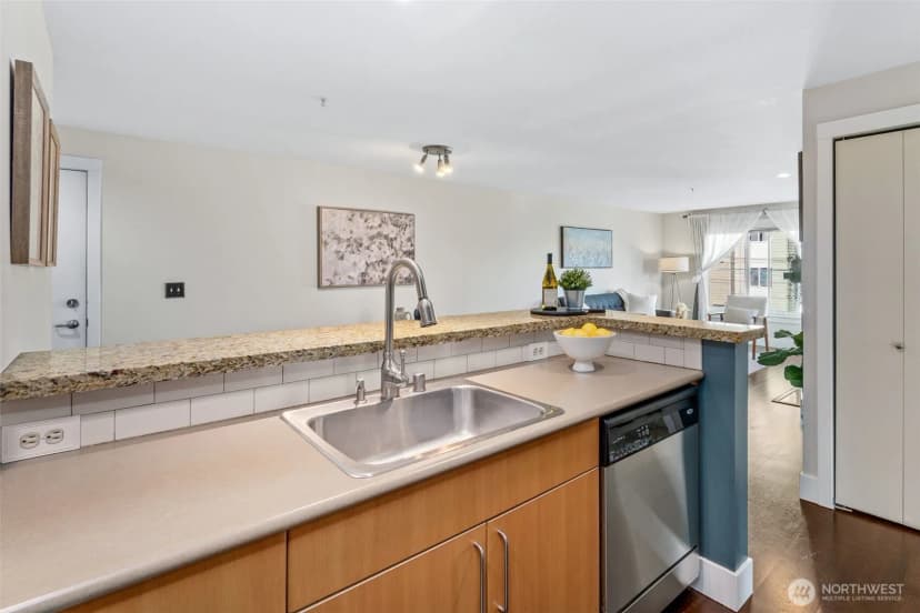 Property photo for 3203 Avalon Way Sw, Seattle photo 15