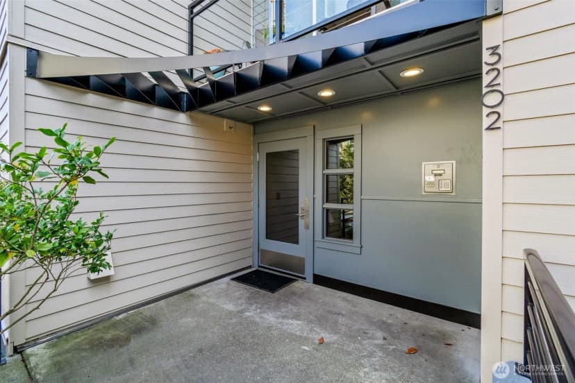 Property photo for 3203 Avalon Way Sw, Seattle photo 27