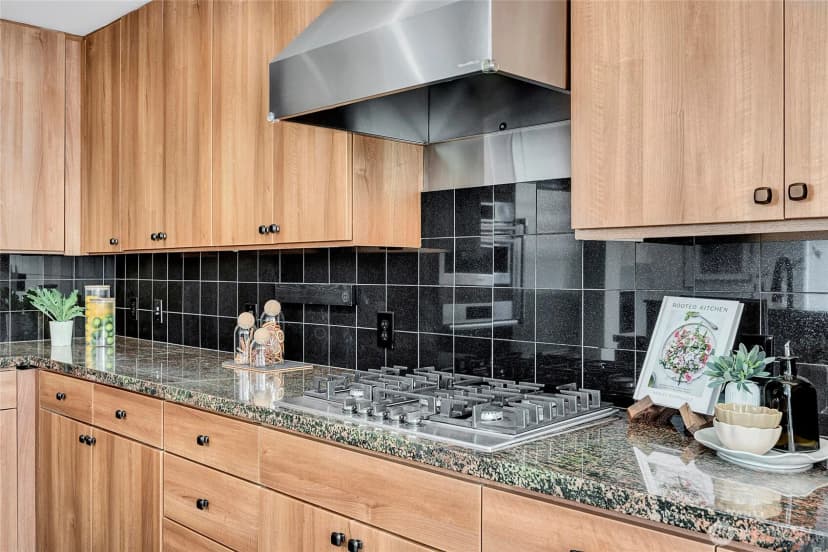 Property photo for 17 W Mercer Street #th7, Seattle photo 11