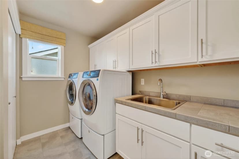 Property photo for 843 Katelyn Court, Burlington photo 22