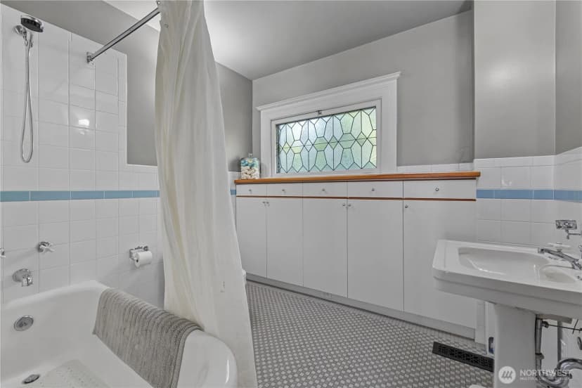 Property photo for 1108 Harvard Avenue E, Seattle photo 26