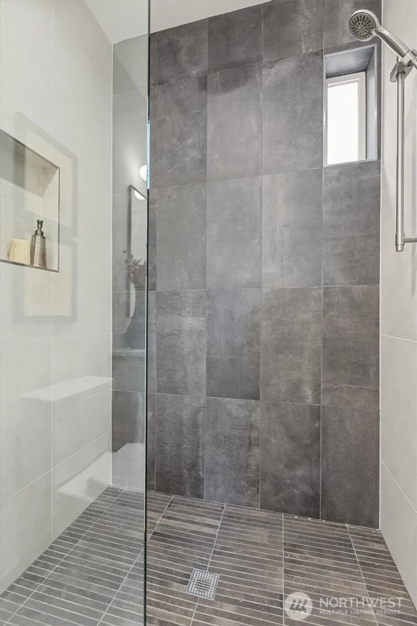 Property photo for 222 10th Avenue E #d, Seattle photo 21