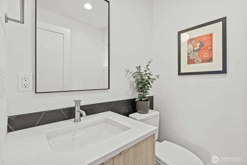 Property photo for 222 10th Avenue E #d, Seattle photo 14