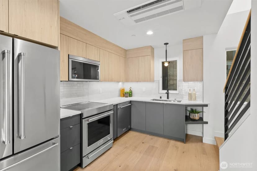 Property photo for 222 10th Avenue E #d, Seattle photo 8