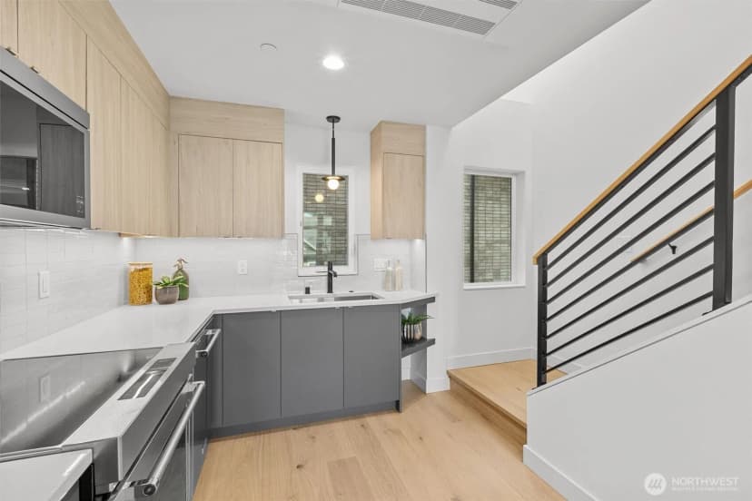Property photo for 222 10th Avenue E #d, Seattle photo 11
