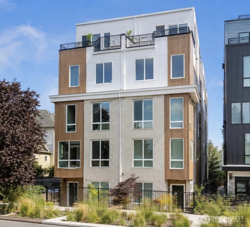 Property photo for 222 10th Avenue E #d, Seattle