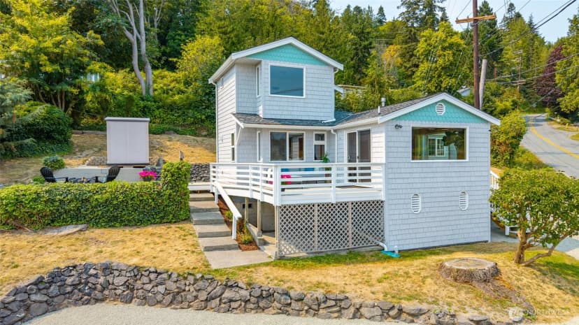 Property photo for 13327 Satterlee Road, Anacortes photo 2
