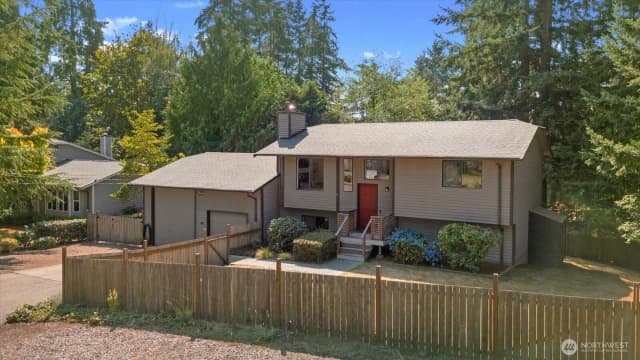 Property photo for 1511 N Lake Stickney Drive, Lynnwood photo 2