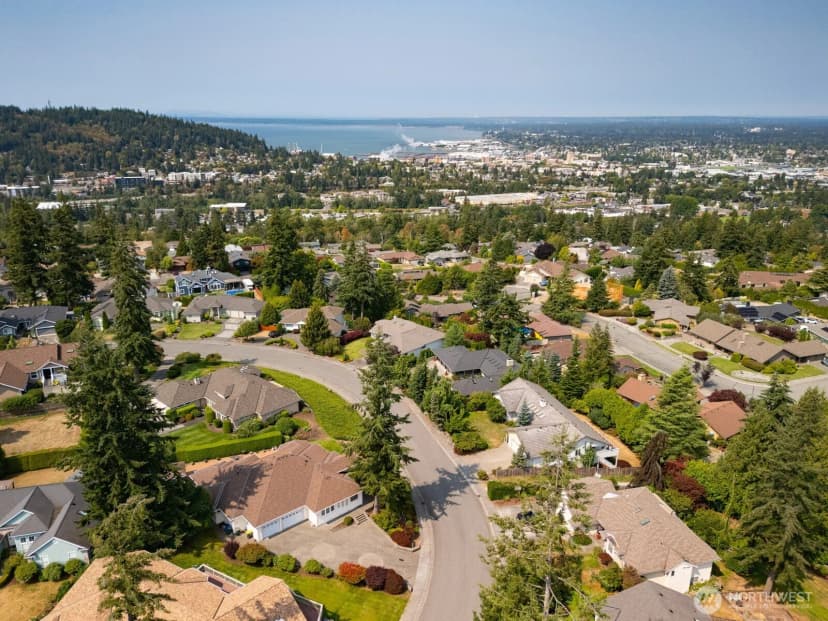 Property photo for 911 E Pacificview Drive, Bellingham photo 3