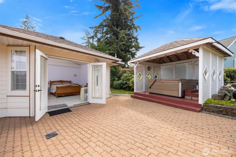 Property photo for 911 E Pacificview Drive, Bellingham photo 24