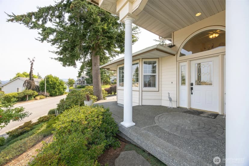 Property photo for 911 E Pacificview Drive, Bellingham photo 8