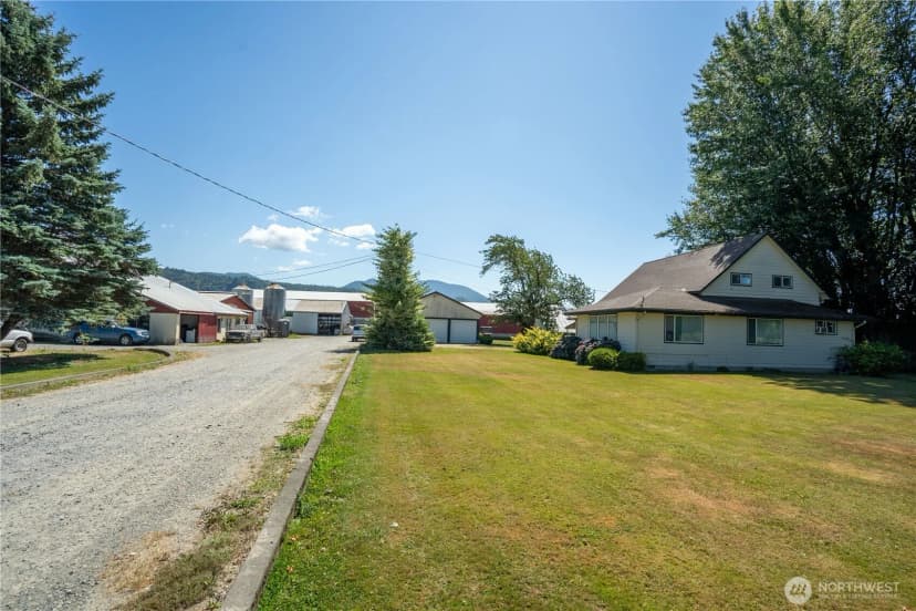 Property photo for 4927 Jones Road, Sumas photo 6