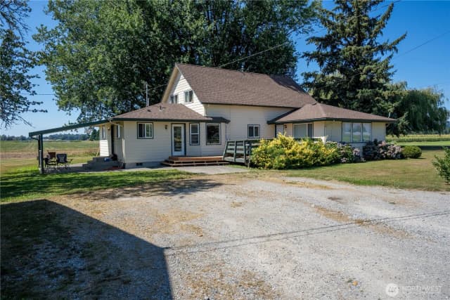 Property photo for 4927 Jones Road, Sumas photo 3