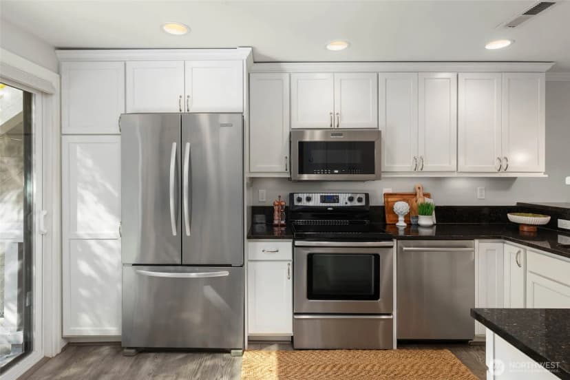 Property photo for 6121 Ne 175th Street #c201, Kenmore photo 12