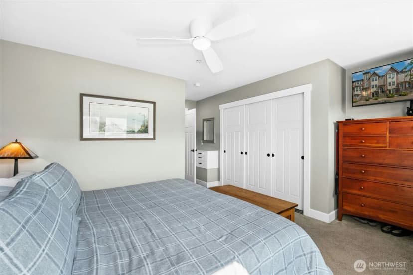 Property photo for 1340 Brooklyn Walk Ne, Issaquah photo 12