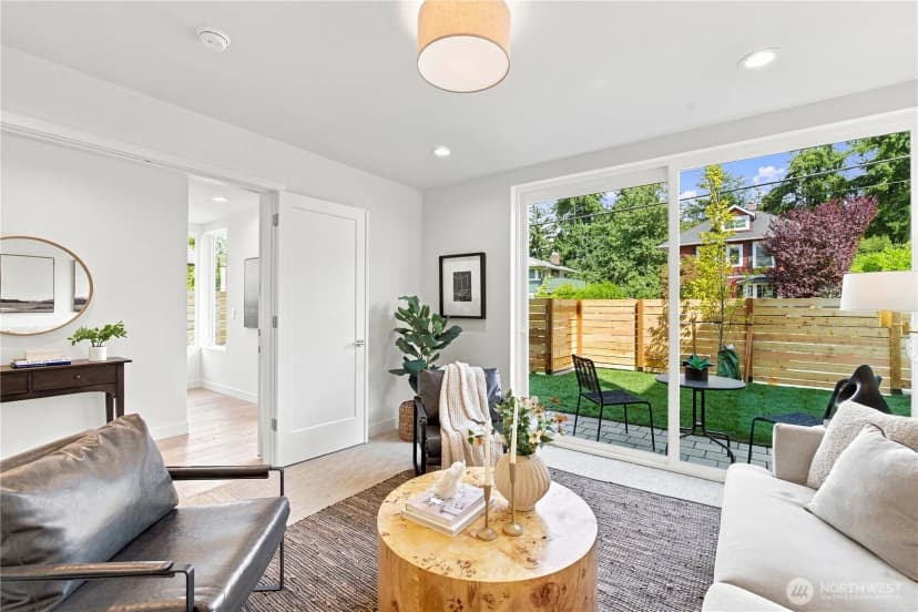 Property photo for 2647 Walnut Avenue Sw #b, Seattle photo 5