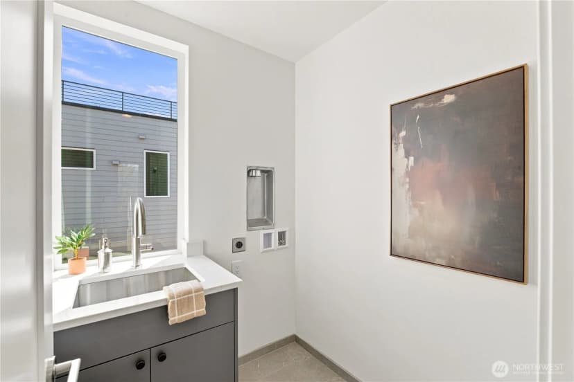 Property photo for 2647 Walnut Avenue Sw #b, Seattle photo 25