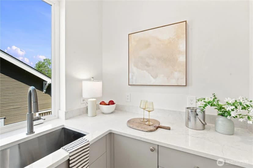 Property photo for 2647 Walnut Avenue Sw #b, Seattle photo 22