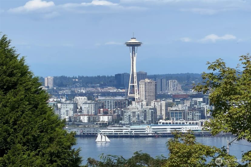Property photo for 2647 Walnut Avenue Sw #b, Seattle photo 31