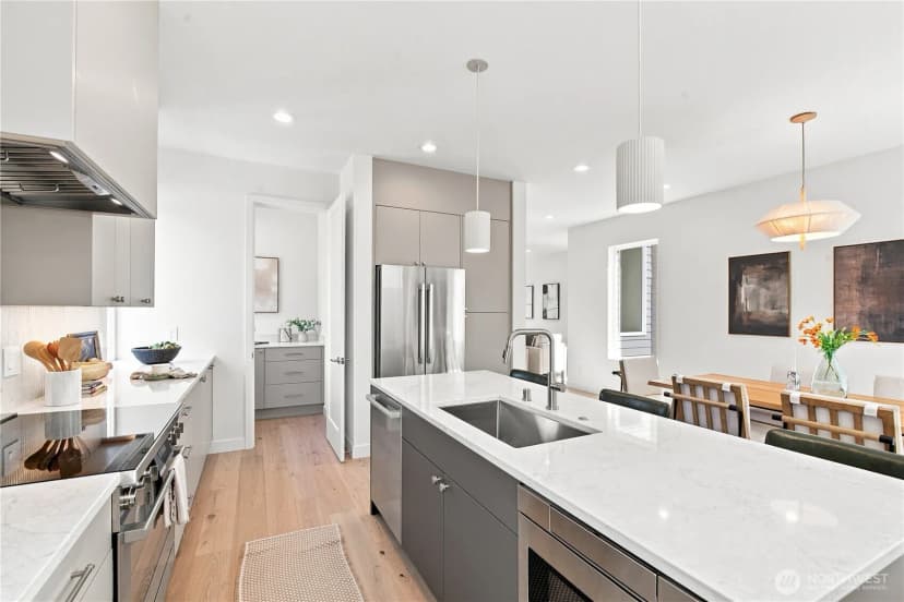 Property photo for 2647 Walnut Avenue Sw #b, Seattle photo 11