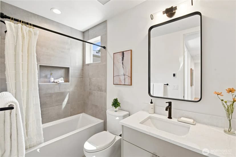 Property photo for 2647 Walnut Avenue Sw #b, Seattle photo 13