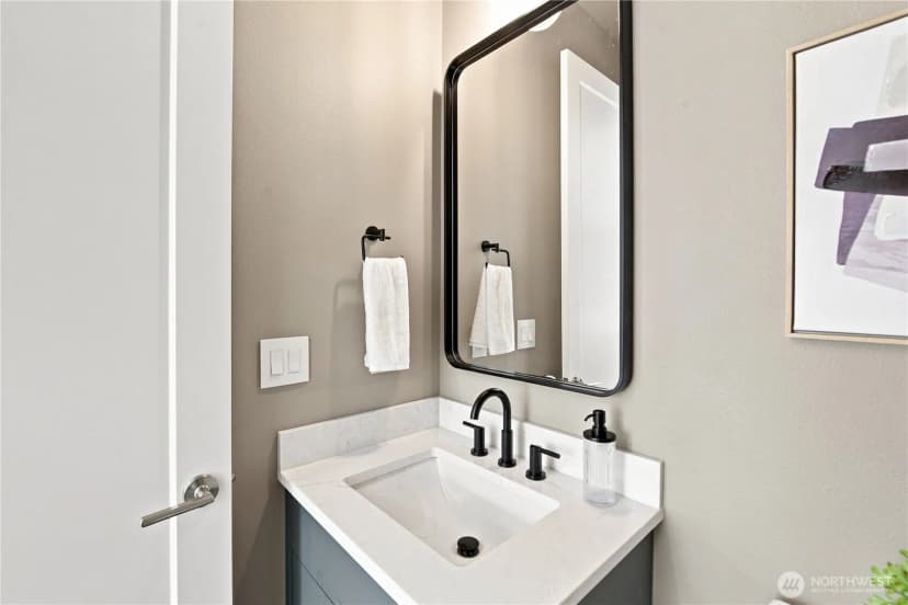 Property photo for 2647 Walnut Avenue Sw #b, Seattle photo 21