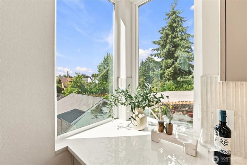 Property photo for 2647 Walnut Avenue Sw #b, Seattle photo 23