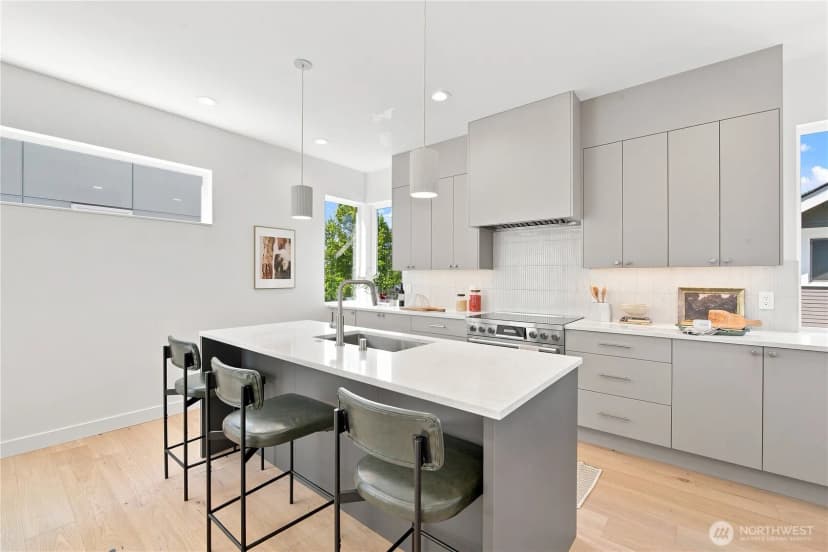 Property photo for 2647 Walnut Avenue Sw #b, Seattle photo 8