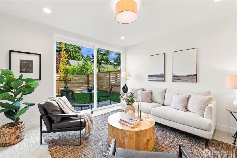 Property photo for 2647 Walnut Avenue Sw #b, Seattle photo 4